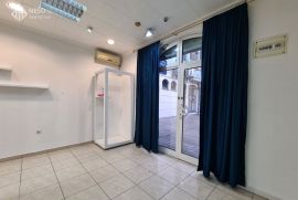 POSLOVNI PROSTOR - BANJA LUKA - CENTAR - 25 m2, Banja Luka, Gewerbeimmobilie