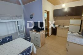 RIJEKA, KUKULJANOVO- samostojeći objekt 30 m2 (kućica) sa garsonjerom., Bakar, House