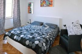 Centar, uređen 2-soban stan s pogledom na Korzo, najam, Rijeka, Apartamento