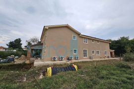 Vrbnik, Risika, Dvojna kuća 150m2 sa bazenom, prodaja, Vrbnik, Kuća