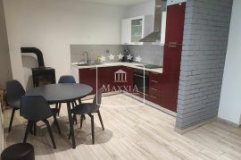 Tribanj - autentična dalmatinska kuća PRVI RED DO MORA! 349000€, Starigrad, Дом