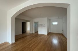 Stan PRODAJA Zadar, Novi Bokanjac, 152 m2, 3s, garaža, priz., višeetažni, Zadar, Flat