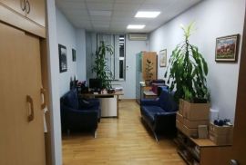 Poslovni prostor 145m2 u Radnickoj, Novi Sad - grad, Commercial property