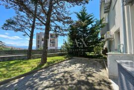 Crikvenica - Prizemni stan s vrtom i pogledom na more, Crikvenica, Apartamento