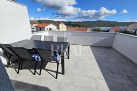 Dvoetažni atraktivni stan s pogledom na Puntarsku dragu, 104m2, 2S+DB, Krk, Appartement