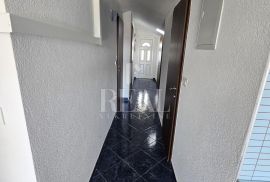 Na mirnoj lokaciji stan 82m2, 3 S+DB, velika terasa, parking, Krk, Διαμέρισμα