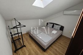 Na mirnoj lokaciji stan 82m2, 3 S+DB, velika terasa, parking, Krk, Daire