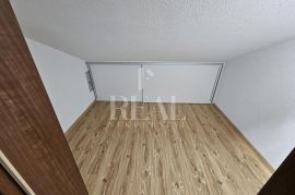 Na mirnoj lokaciji stan 82m2, 3 S+DB, velika terasa, parking, Krk, Stan