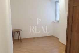 Prodaja adaptiranog stana na Sušaku 3SKL 83.70  M2, Rijeka, Flat