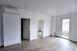 Medulin stan 40m2 sa vrtom, 400m od plaže !, Medulin, Appartement