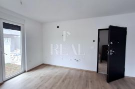 Medulin stan 40m2 sa vrtom, 400m od plaže !, Medulin, Appartement