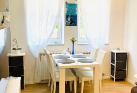 OPATIJA STROGI CENTAR-STAN S PARKINGOM, Opatija, Apartamento