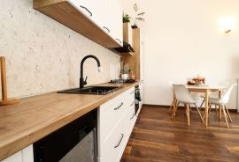 Poreč, okolica, svijetao stan 500m od mora, Poreč, Apartamento