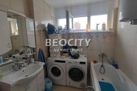 Novi Sad, Grbavica, Bulevar Cara Lazara, 2.0, 60m2, Novi Sad - grad, Flat