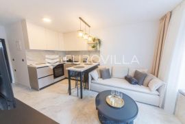 Osijek, Novi grad, 4 opremljene nove smještajne jedinice s terasom 35 m2, Osijek, Daire