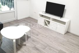 Split, Bačvice, renovirani stan za dugoročan najam, Split, Appartment