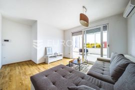 Zagreb, Jarun prekrasan i svijetao penthouse trećem katu 75m2, Zagreb, Appartment