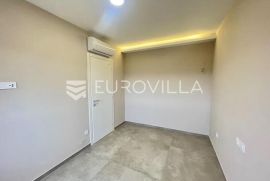 Privlaka, Škrapavac, dvosoban stan na prvom katu moderne zgrade s pogledom na more, Privlaka, Daire