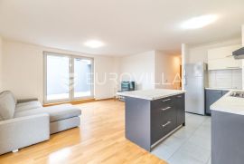 Zagreb, Veliko Polje, prostrani trosobni stan, NKP 78m2 + VPM, Zagreb, Flat