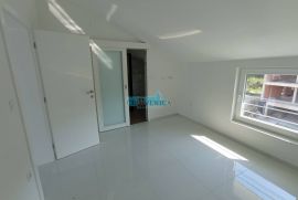 Crikvenica novogradnja s dva parkirna mjesta, Crikvenica, Appartment