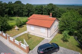 ISTRA, LABIN, OBITELJSKA PRIZEMNICA S BAZENOM, Labin, House