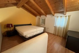 Kuća u nizu na svega 30 m od mora, Banjole,okolica, Istra, Medulin, House