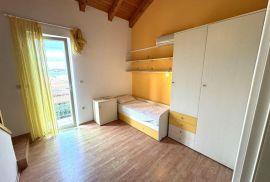 Kuća u nizu na svega 30 m od mora, Banjole,okolica, Istra, Medulin, House