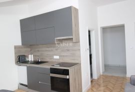 Opatija, centar, dvosoban stan I red do mora, Opatija, Appartement