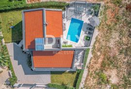 ISTRA, MEDULIN - Kuća 150m od mora s predivnim pogledom na more, Medulin, Haus