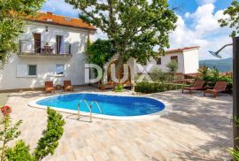 OTOK KRK, KORNIĆ- villa, 250 m2, BAZEN, OKUĆNICA!!!, Krk, Maison