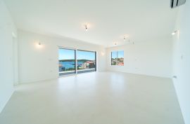 Luksuzni penthouse s privatnom prostranom krovnom terasom i prekrasnim pogledom na more, Barbat., Rab, Wohnung