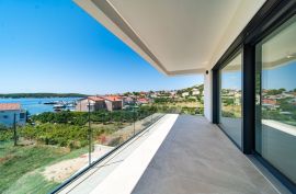 Luksuzni penthouse s privatnim prostranom krovnom terasom i prekrasnim pogledom na more, Barbat., Rab, Διαμέρισμα