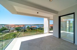 Luksuzni penthouse s privatnim prostranom krovnom terasom i prekrasnim pogledom na more, Barbat., Rab, Wohnung