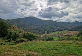 Prostrano zemljište sa započetom gradnjom, Mihovljan, Земля