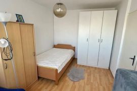 STAN SA  VELIKOM SOBOM U BLIZINI TREŠNJEVAČKOG PLACA, Trešnjevka - Sjever, Apartamento