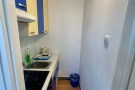 STAN SA  VELIKOM SOBOM U BLIZINI TREŠNJEVAČKOG PLACA, Trešnjevka - Sjever, Apartamento