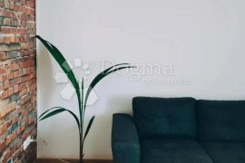 RENOVIRAN STAN, POGLED NA MORE, BLIZU CENTRA, 2. KAT, 1S+DB, Pula, Apartamento