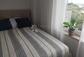 RENOVIRAN STAN, POGLED NA MORE, BLIZU CENTRA, 2. KAT, 1S+DB, Pula, Appartment