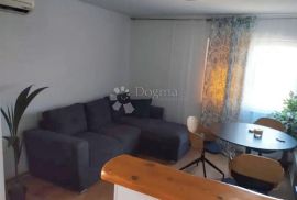 RENOVIRAN STAN, POGLED NA MORE, BLIZU CENTRA, 2. KAT, 1S+DB, Pula, Appartment