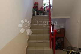 Stan u potkrovlju kuće, Trešnjevka - Sjever, Appartment