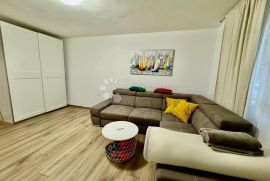 VEŽICA - DUGOROČNI NAJAM NOVO UREĐENOG STANA, Rijeka, Appartment