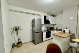 VEŽICA - DUGOROČNI NAJAM NOVO UREĐENOG STANA, Rijeka, Appartement