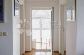 Prostrani i lijepi stan na mirnoj lokaciji u Samoboru, Samobor, Appartment