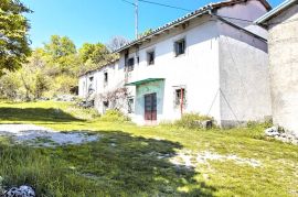 Istra,Slum-Autohtona kuća sa 5 h zemljišta, Lanišće, House