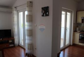 OTOK KRK-PINEZIĆI  dva apartman  i dvije garaže na prodaju, Krk, Wohnung