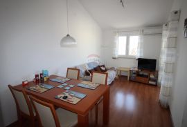 OTOK KRK-PINEZIĆI  dva apartman  i dvije garaže na prodaju, Krk, Kвартира