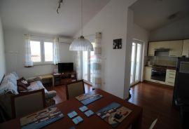 OTOK KRK-PINEZIĆI  dva apartman  i dvije garaže na prodaju, Krk, Appartment