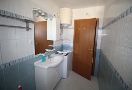 OTOK KRK-PINEZIĆI  dva apartman  i dvije garaže na prodaju, Krk, Flat