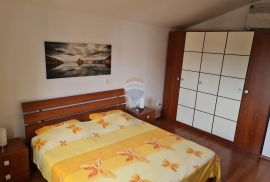 OTOK KRK-PINEZIĆI apartman sa pogledom na more i garažom, Krk, Appartment