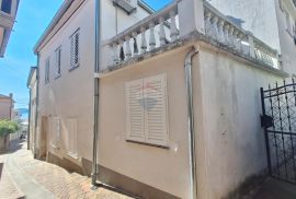 Crikvenica-dvojna kuća u srcu starog grada 80m od mora, Crikvenica, Casa